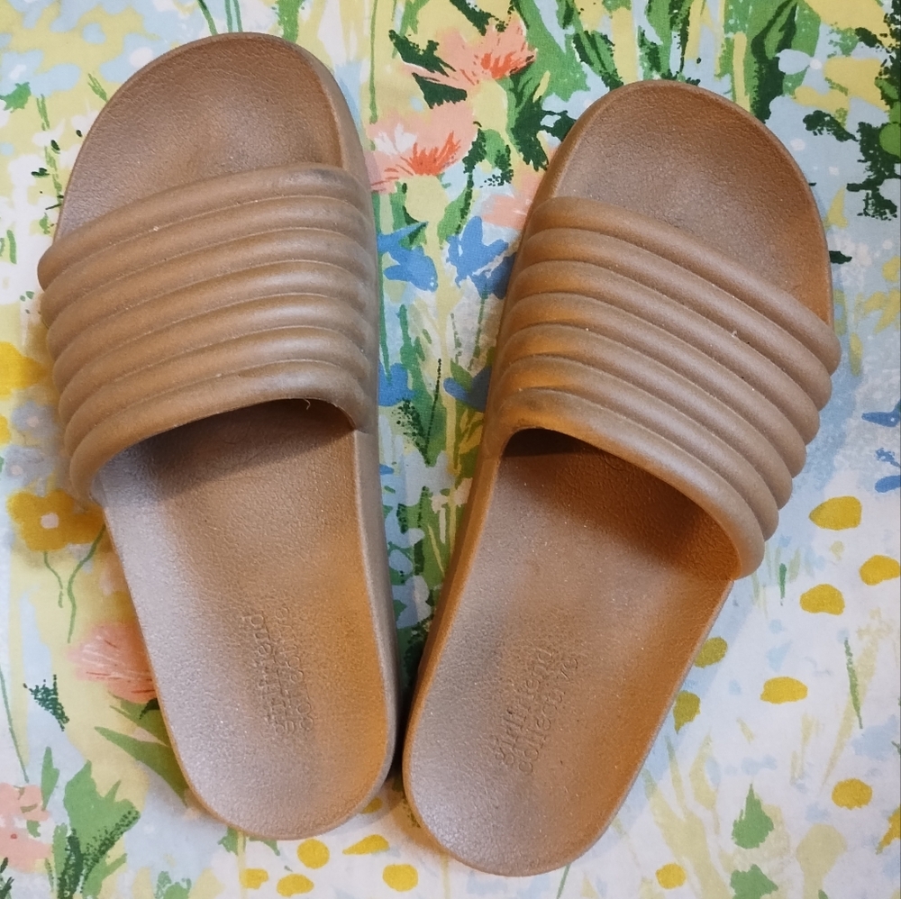 girlfriend collective sandals